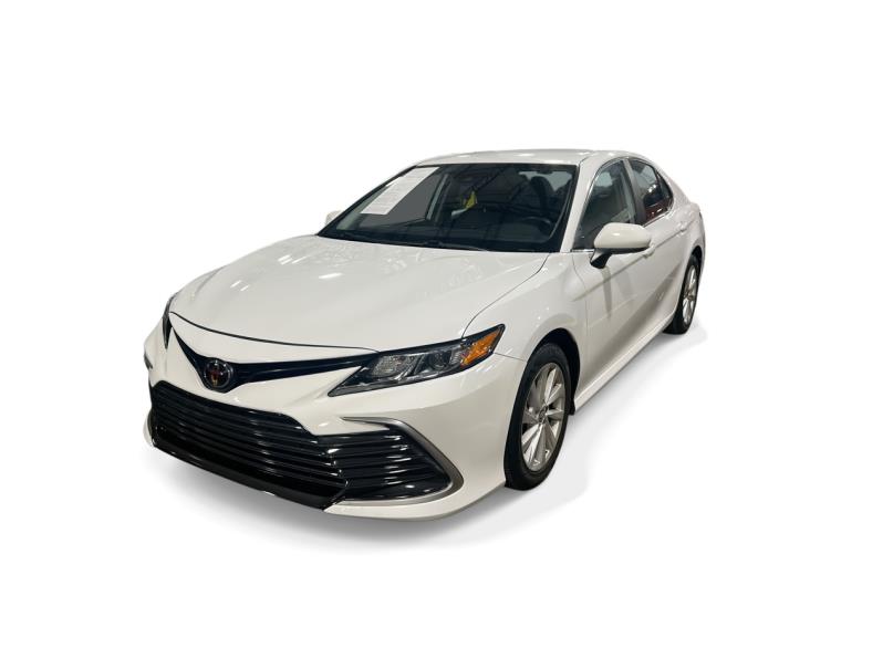 2022 Toyota Camry LE's photo