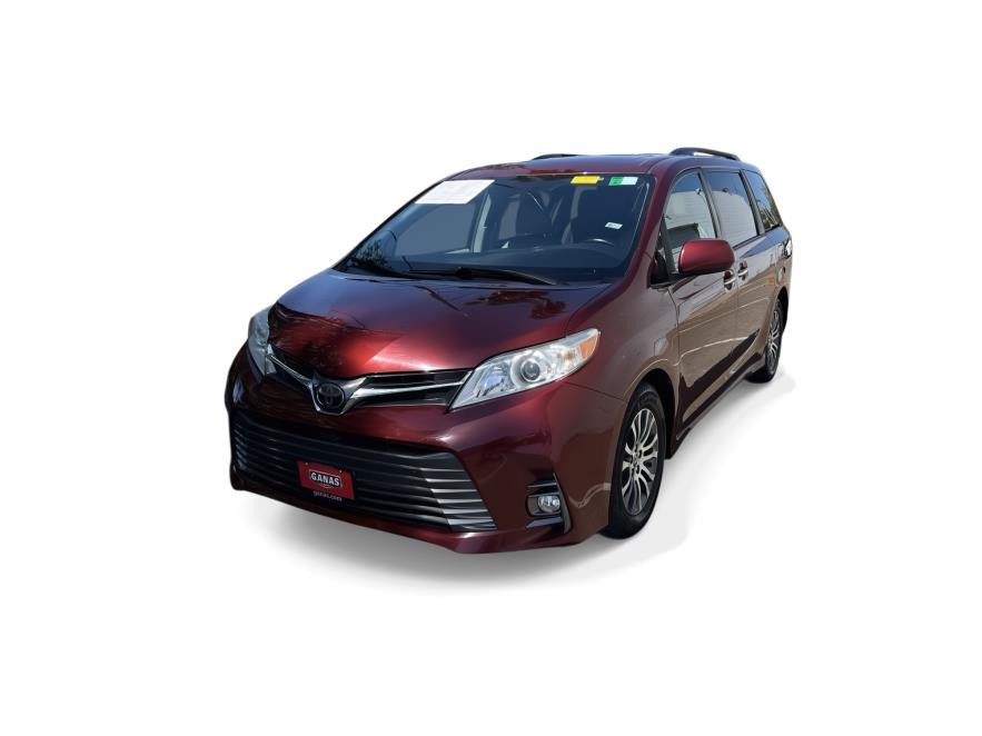 2019 Toyota Sienna XLE's photo