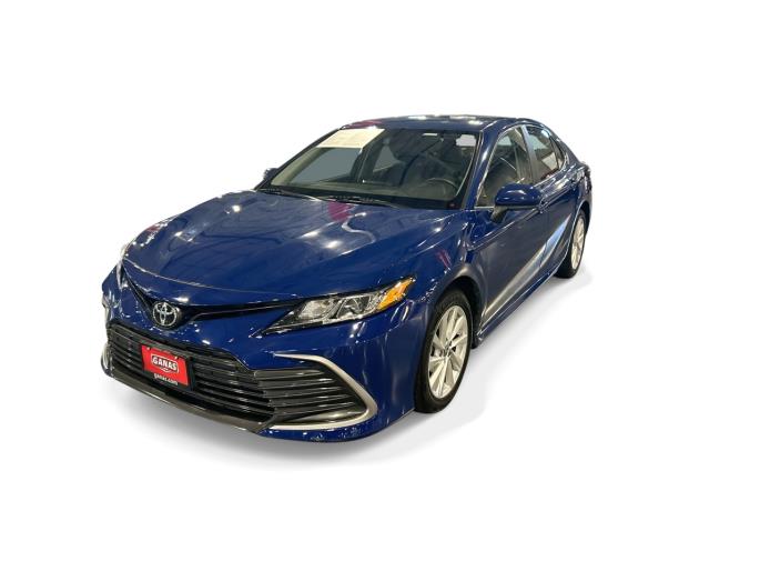 2023 Toyota Camry LE's photo