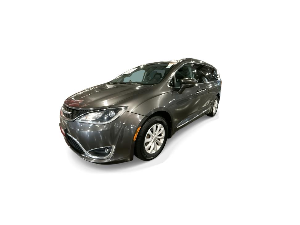 2017 Chrysler Pacifica Touring-L's photo