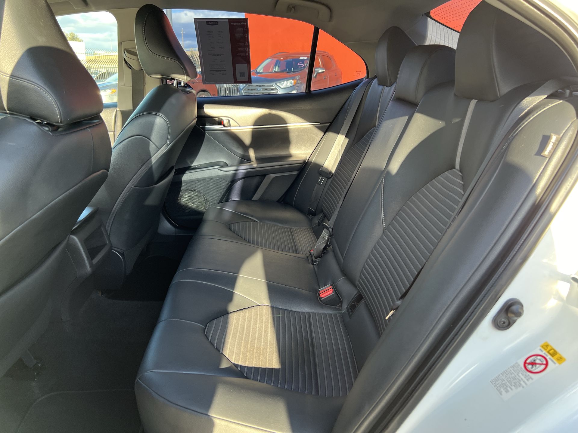 2018 Toyota Camry SE photo 12