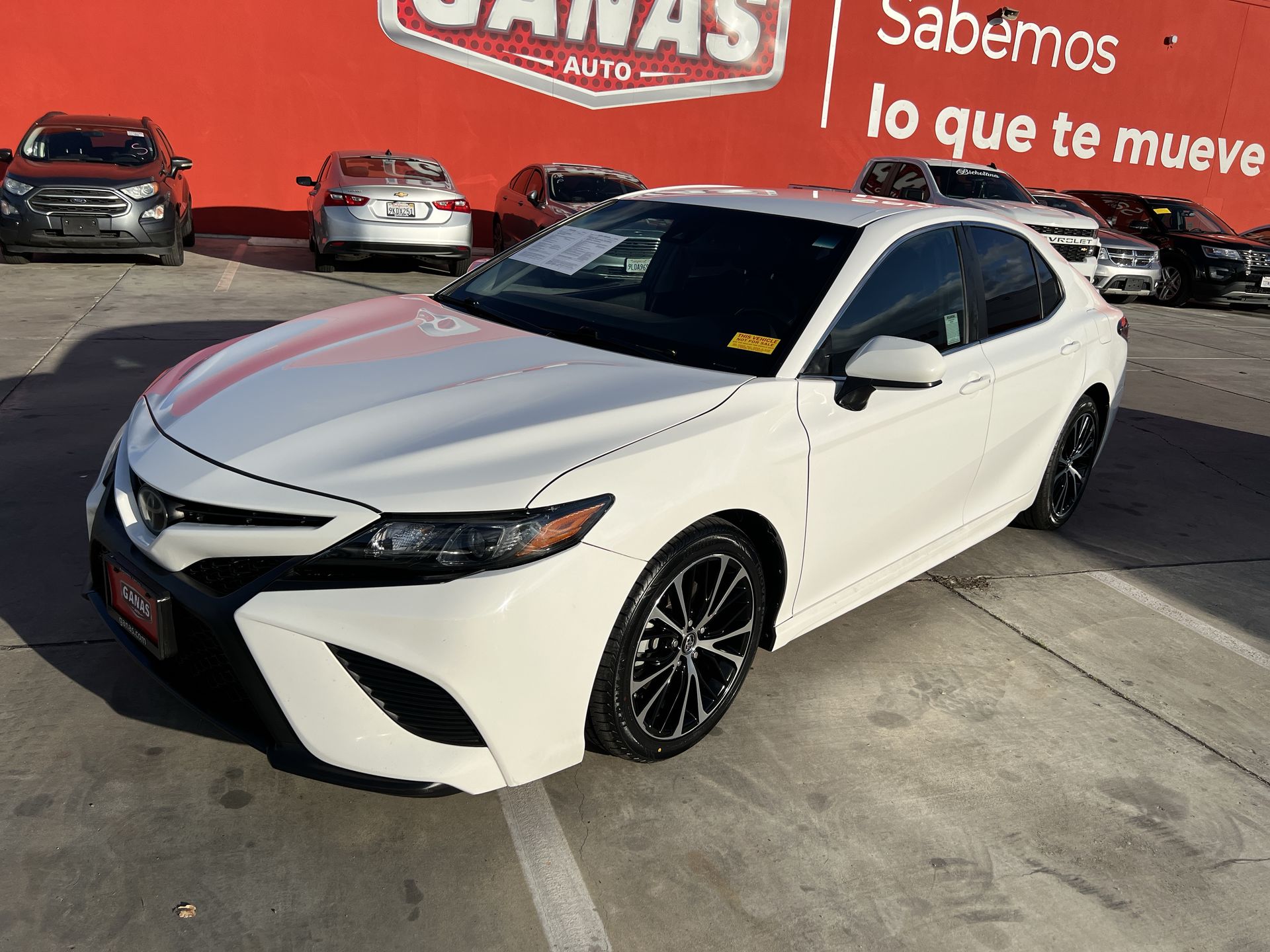 2018 Toyota Camry SE photo 6