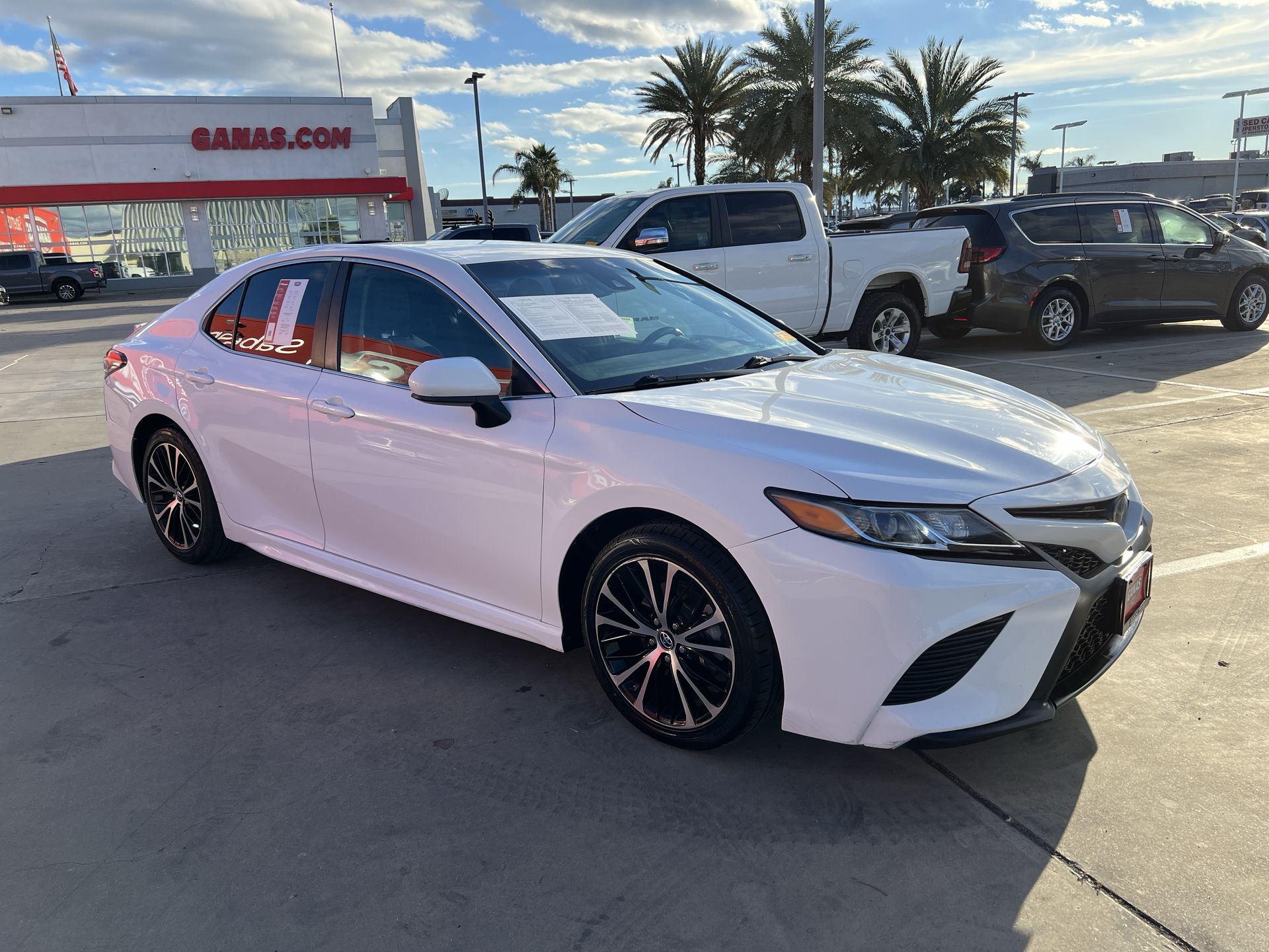 2018 Toyota Camry SE photo 4