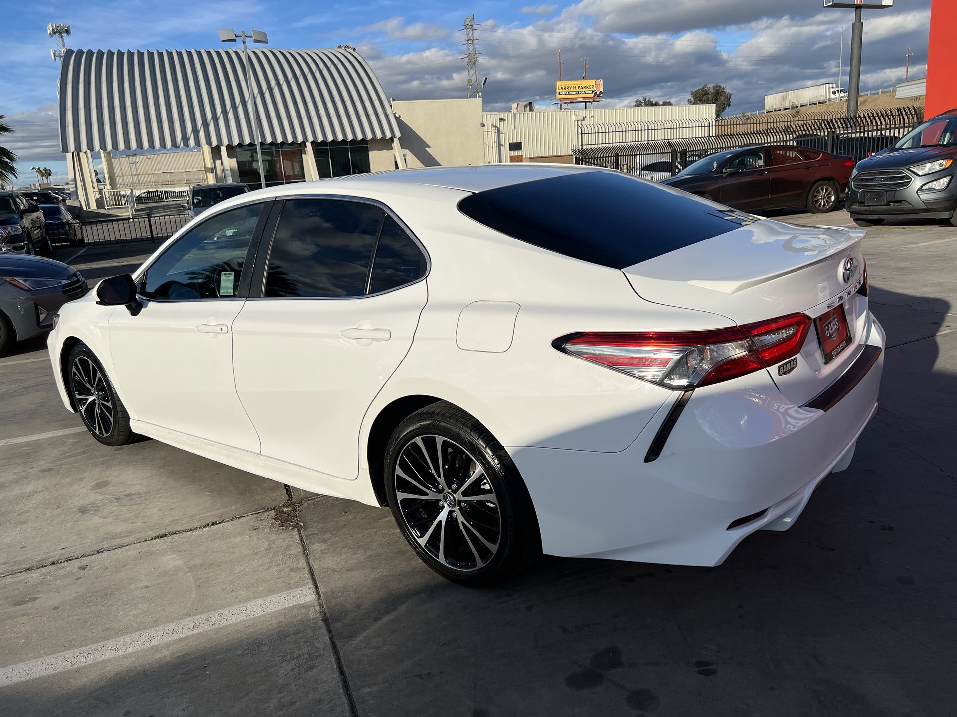 2018 Toyota Camry SE photo 18