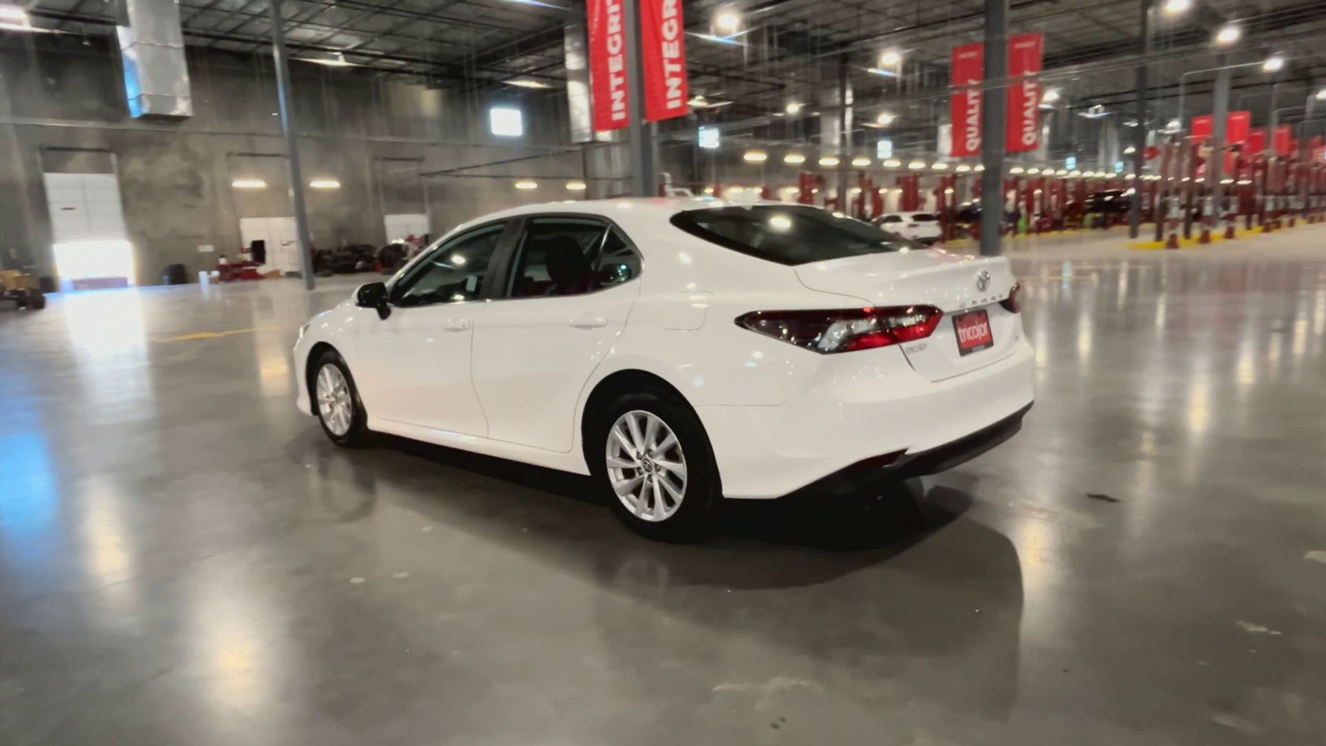 2021 Toyota Camry LE photo 3